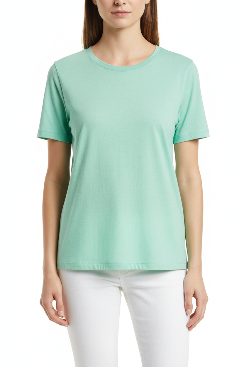 Female model in Mint